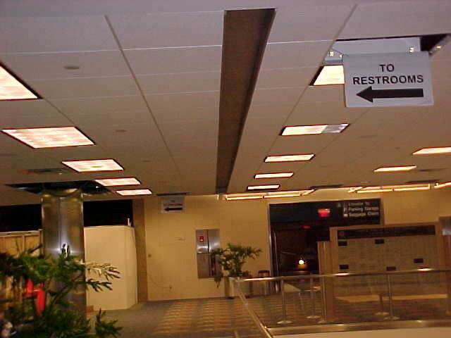 Ceiling transitions around a wayfinding area